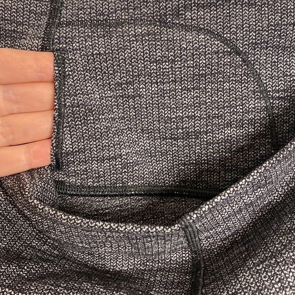 LuLuLemon Full Length Leggings with Reflective Logo and Pocket Inside Waistband - Picture 8 of 11